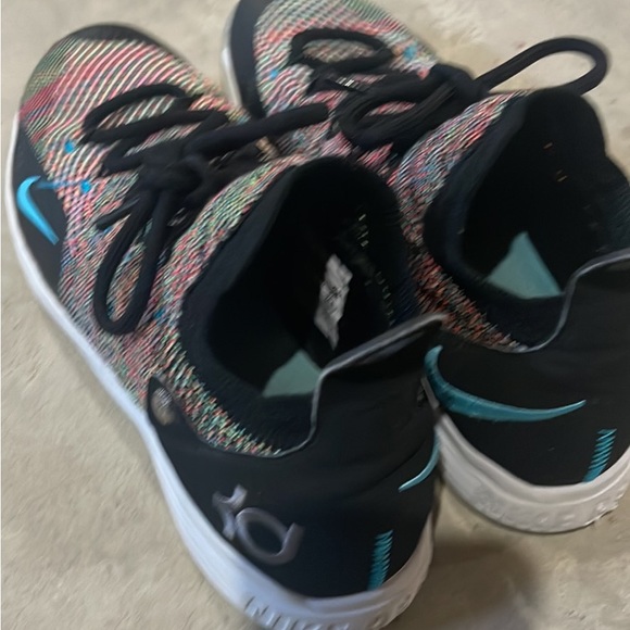 Nike basketball shoes - Picture 2 of 2